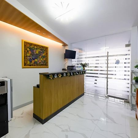 Oyo 848 Dona Aurora Condotel Quezón by Eksteriør bilde