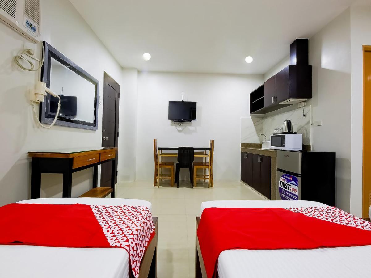 Oyo 848 Dona Aurora Condotel Quezón by Eksteriør bilde