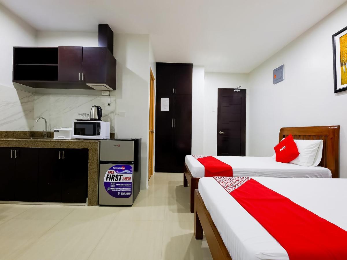 Oyo 848 Dona Aurora Condotel Quezón by Eksteriør bilde