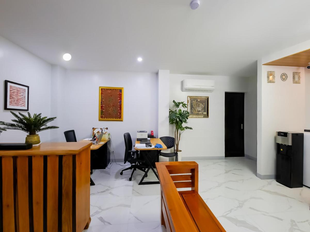 Oyo 848 Dona Aurora Condotel Quezón by Eksteriør bilde